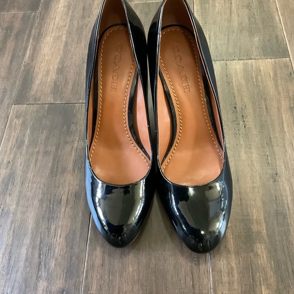 Coach Factory Black Patent Leather Almond Toe Career Pumps Size 9 - Picture 1 of 8